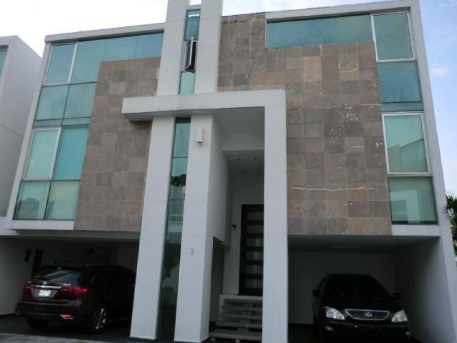 Venta de Casa de 519 m2 en PH Bianco Loft, Altos del Golf 20-3730