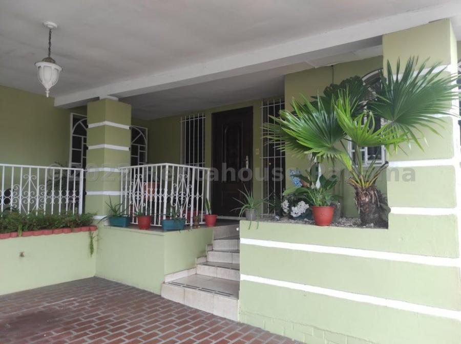 Venta de Casa en Chanis, Panama 25LV3725