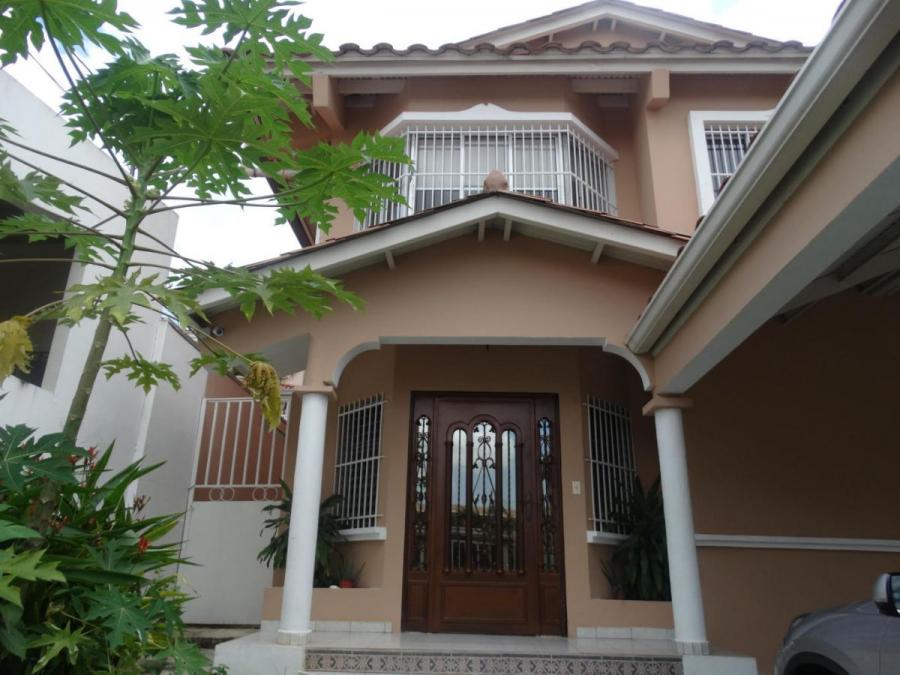 Venta de Casa Espléndida en Altos de Panamá 20-8037