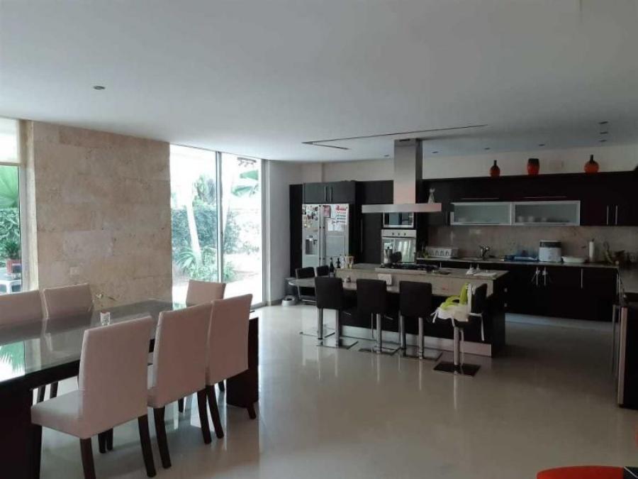 Venta de Casa Exclusiva en PH Costa Esmeralda, Costa Sur 20-8580