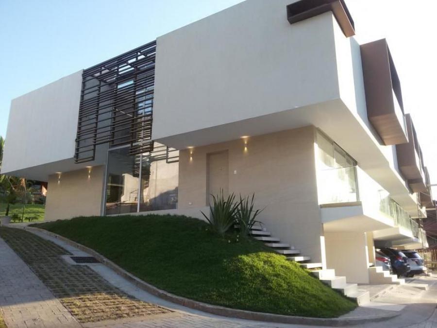 Venta de Casa Tipo Town House de Lujo en Clayton Heights, 20-4664