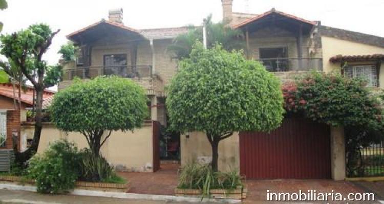 HERMOSA CASA EN LAMBARÉ