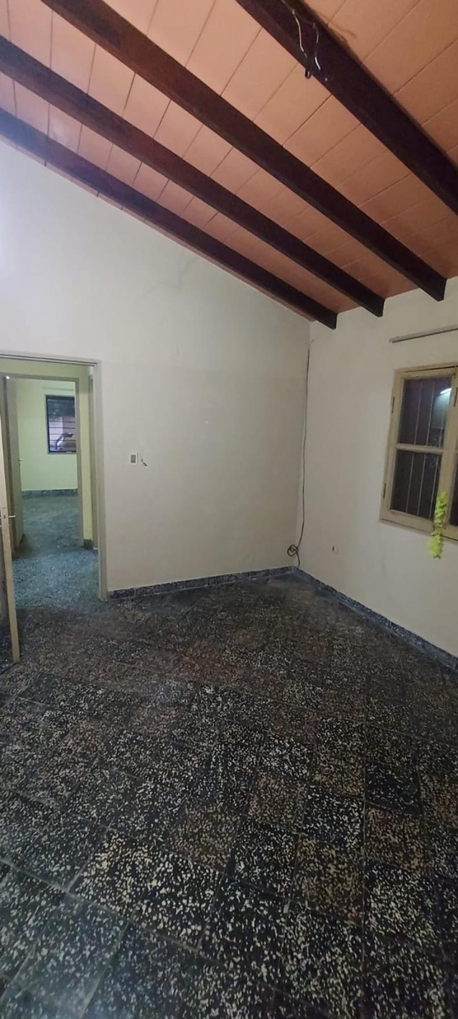 VENDO CASA TIPO DUPLEX. LAMBARE ZONA COLEGIO SAN PEDRO Y CERCANÍAS DE LA AVENIDA CERRO LAMBARE.