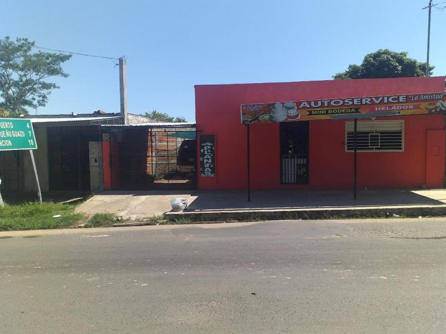 Vendo una casa con salón comercial incluido la despensa