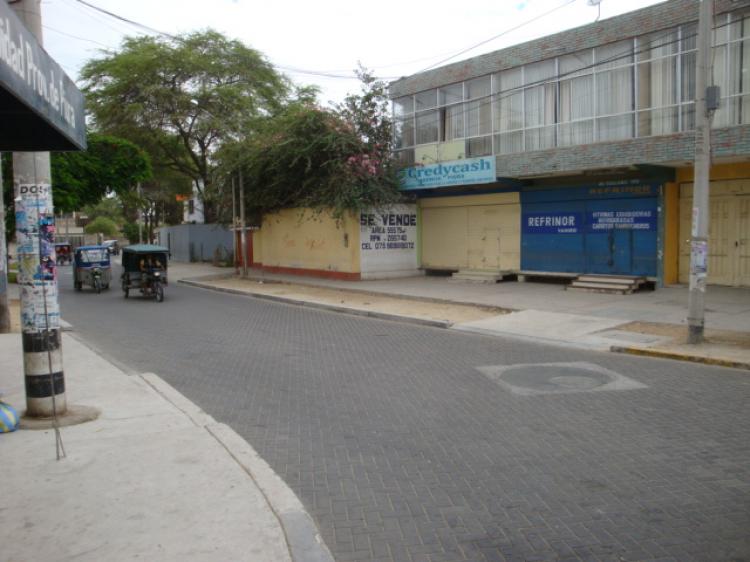 POR VIAJE VENDO CASA ZONA COMERCIAL DE PIURA