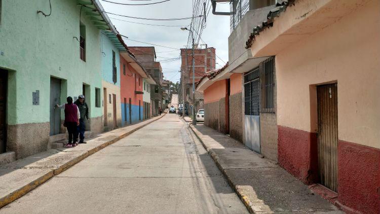 VENDO CASA COMO TERRENO EN CALLE LUCREPATA