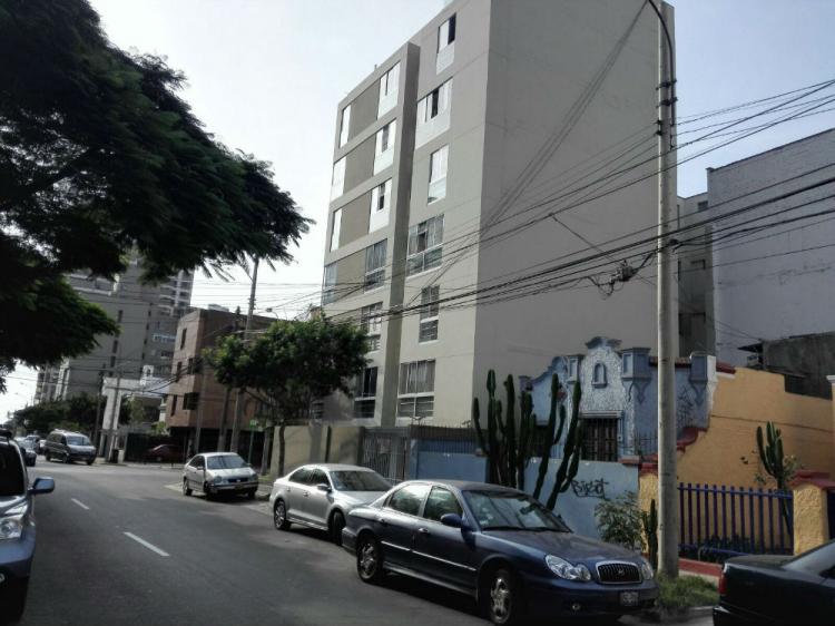 VENDO EXCELENTE INMUEBLE, CASA COMO TERRENO UBICADO EN MIRAFLORES