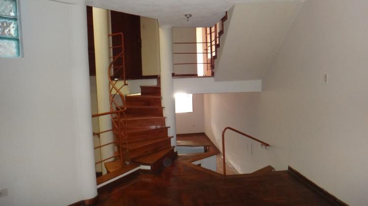 VENTA DEPARTAMENTO TRIPLEX URB. LAS GARDENIAS - SURCO