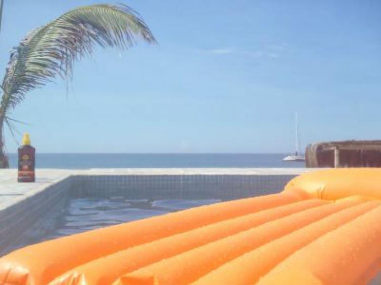 Verano todo el año.-Alquilo casa con piscina frente al mar de Tumbes