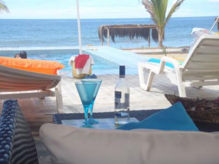 Verano todo el año.-Alquilo casa con piscina frente al mar de Tumbes