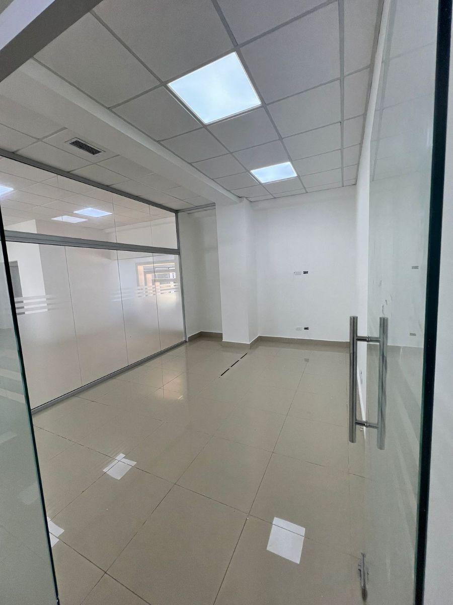 Foto Oficina en Alquiler en Bella Vista, Distrito Nacional, Santo Domingo - U$D 2.200 - OFA73891 - BienesOnLine