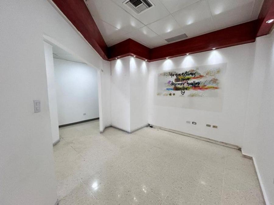 Foto Local en Alquiler en Renacimiento, Distrito Nacional, Santo Domingo - U$D 2.000 - LOA74044 - BienesOnLine