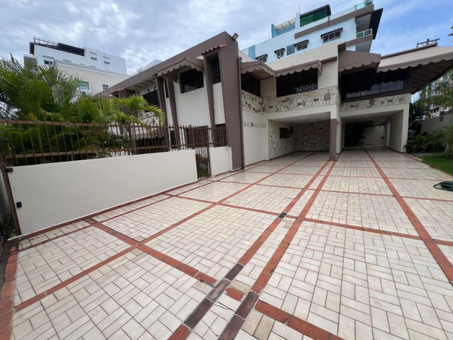 Foto Casa en Alquiler en Las Praderas, Las Praderas, Distrito Nacional - U$D 4.000 - CAA66422 - BienesOnLine