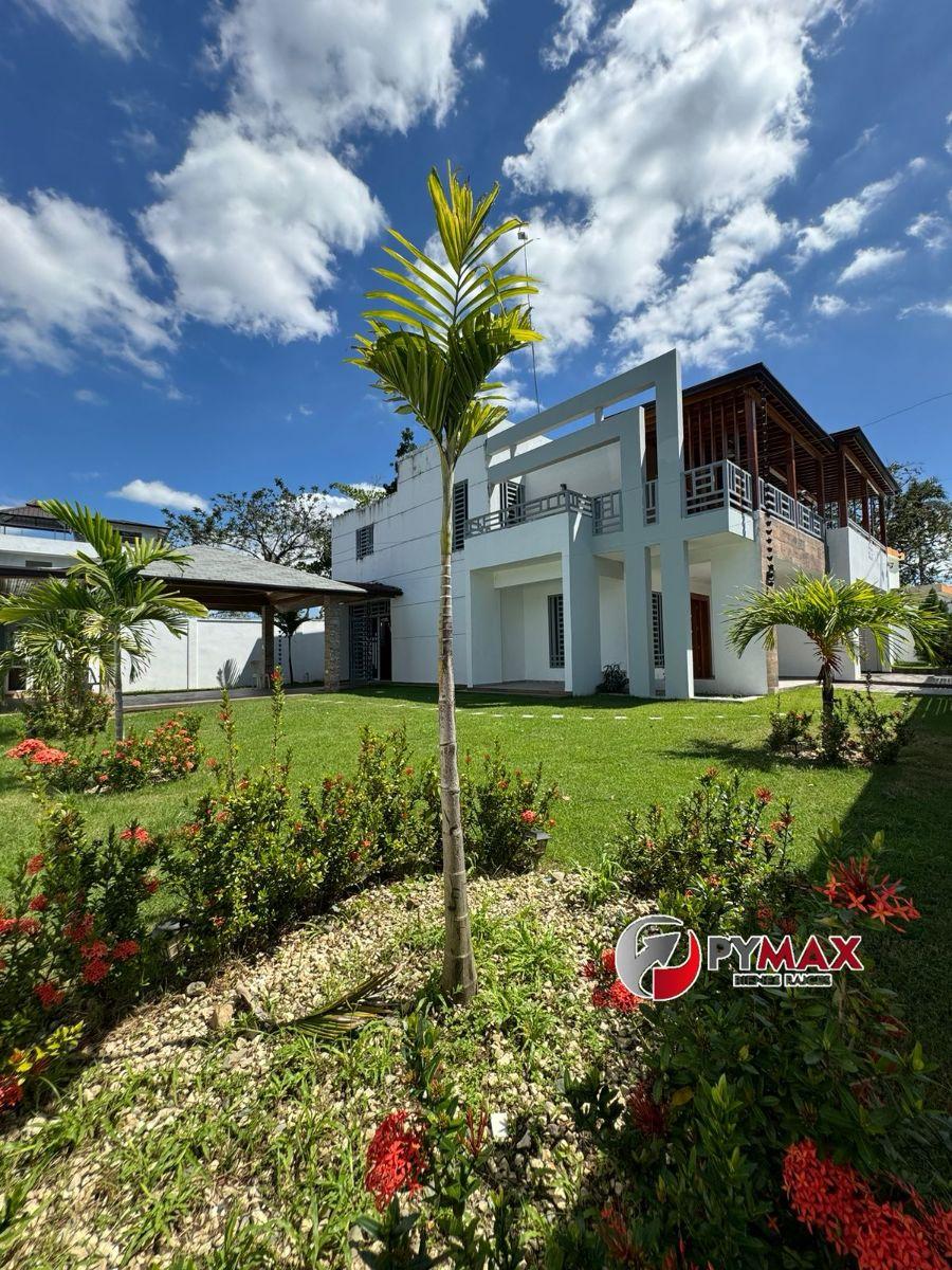 CASA AMPLIA DE VENTA EN BONAO