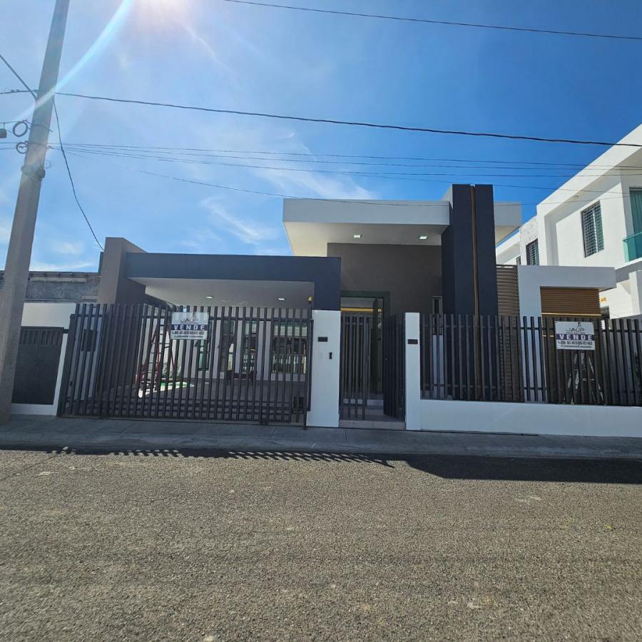 Casa de un nivel en venta en proyecto cerrado y exclusivo en Gurabo