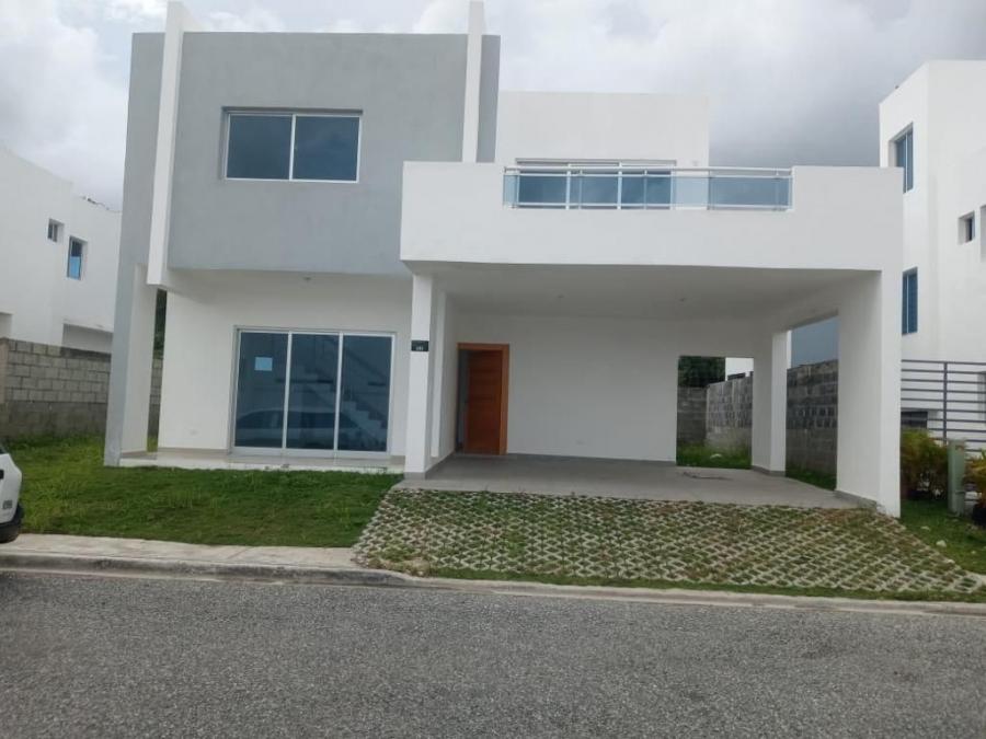 Casa disponible en venta en recidencial las palmeras