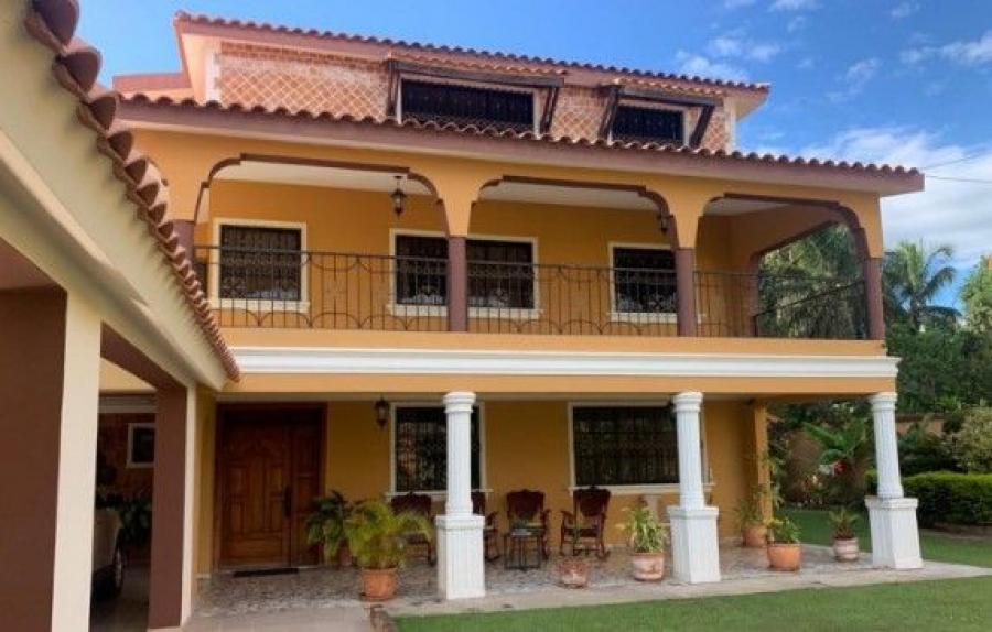 Casa en venta en Altos de Rafey, Santiago.