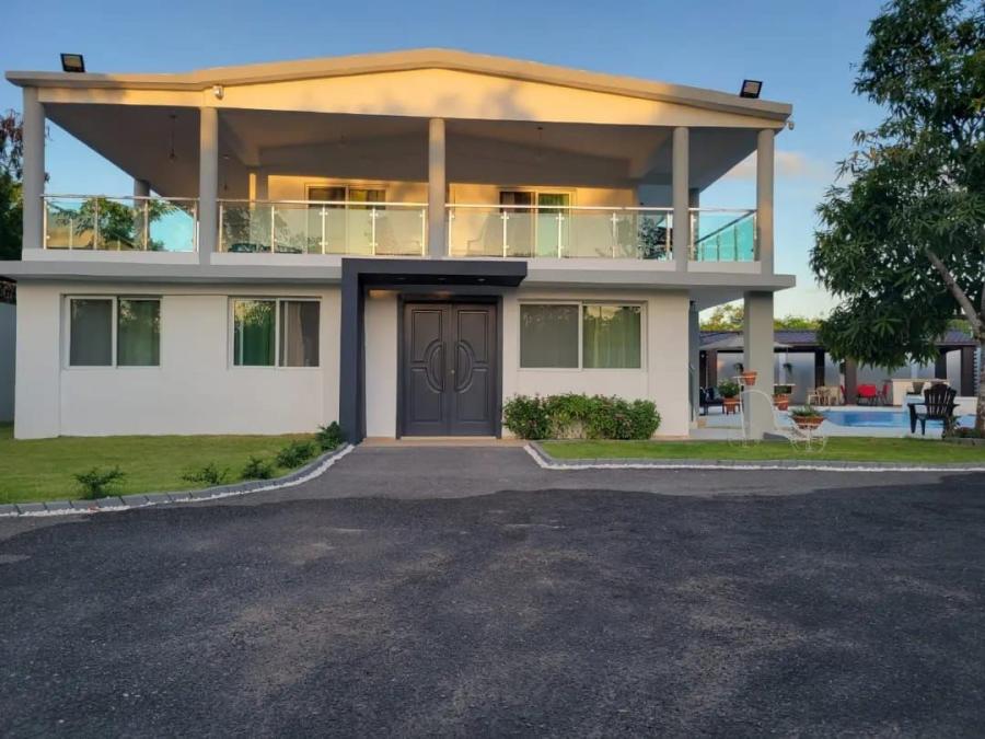 En Venta hermosa Villa completamente amueblada en Juan Dolio 