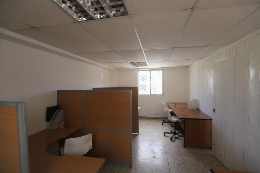 Excelente local comercial en alquiler ideal para oficina ubicado en el sector de Evaristo morales