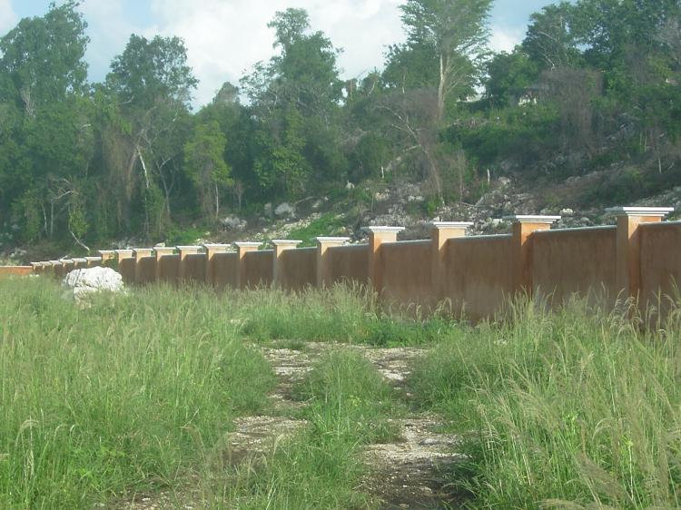 TERRENO CON VALLADO PERIMETRAL EN BAYAHIBE