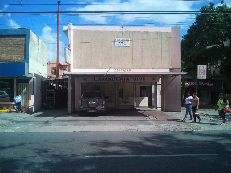 Lavanderia con local comercial