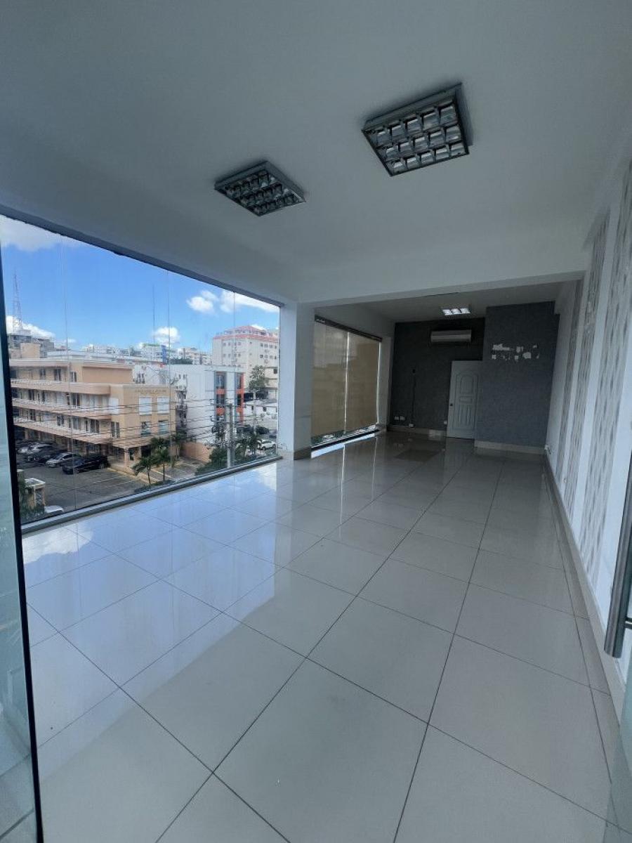 Foto Local en Alquiler en Bella Vista, Distrito Nacional, Santo Domingo - U$D 1.300 - LOA74042 - BienesOnLine