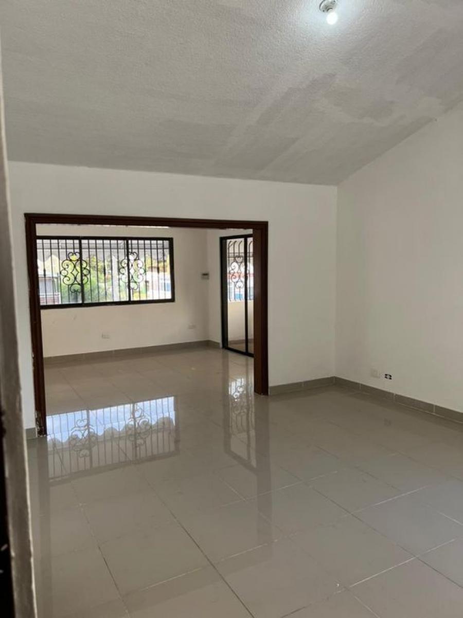 Foto Local en Alquiler en EL VERGEL, Distrito Nacional - U$D 2.300 - LOA60645 - BienesOnLine