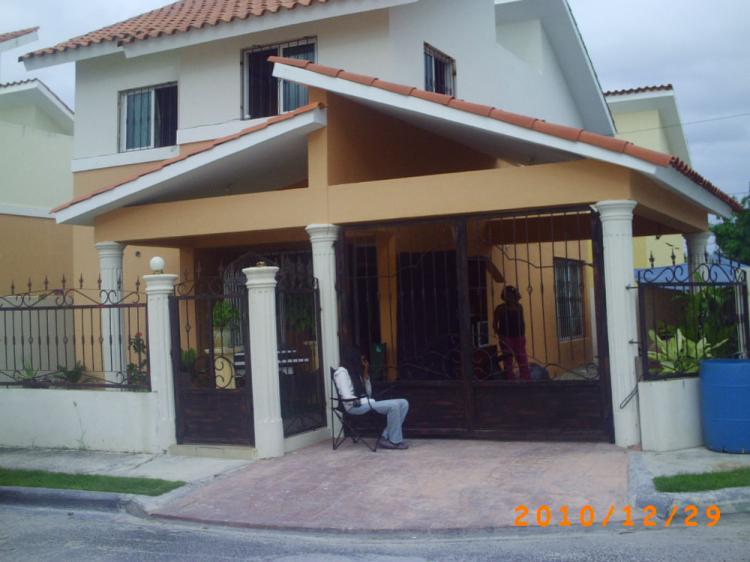 PARTICULAR VENDE VILLA EN BAVARO(PUEBLO BAVARO)PUNTA CANA