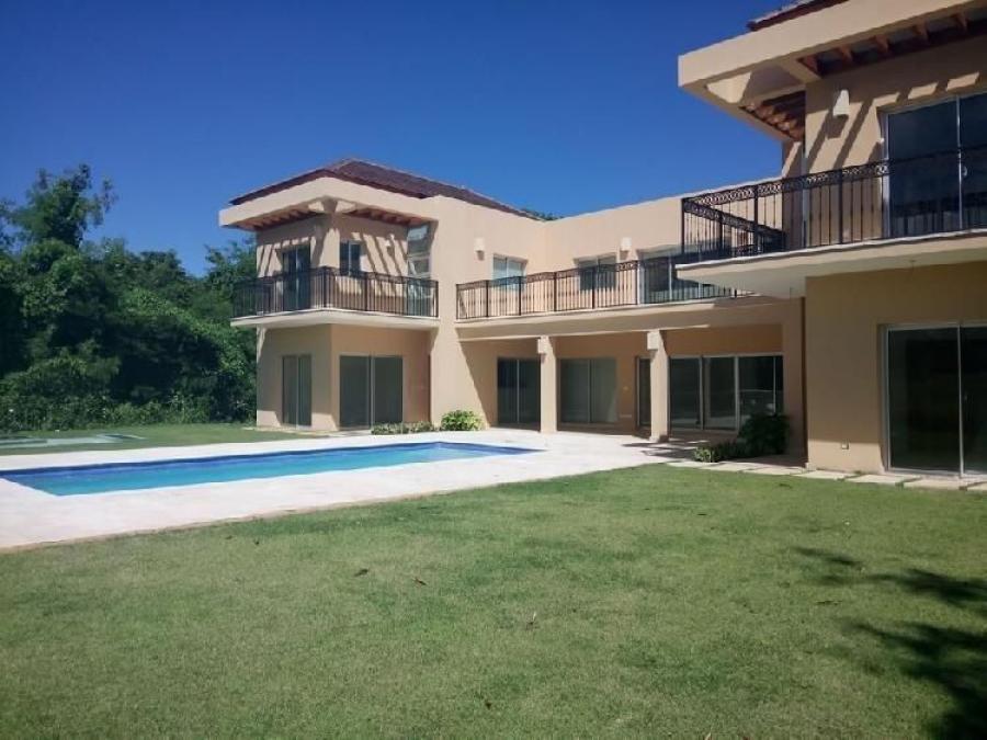 Vendo Villa en Punta Cana con Piscina y Club de Playa