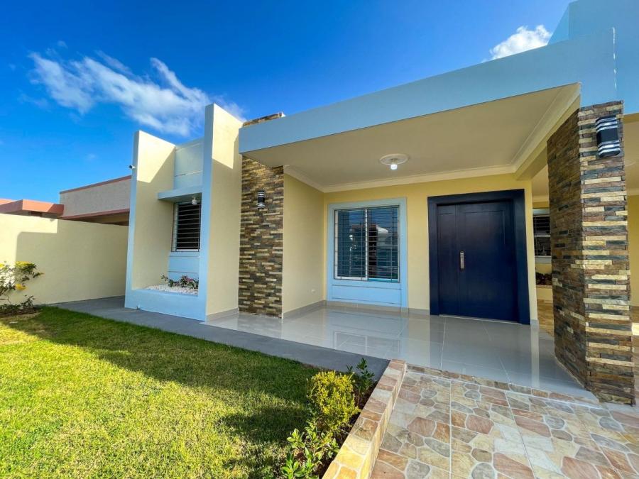 Venta casa en Residencial cerrado en Gurabo.