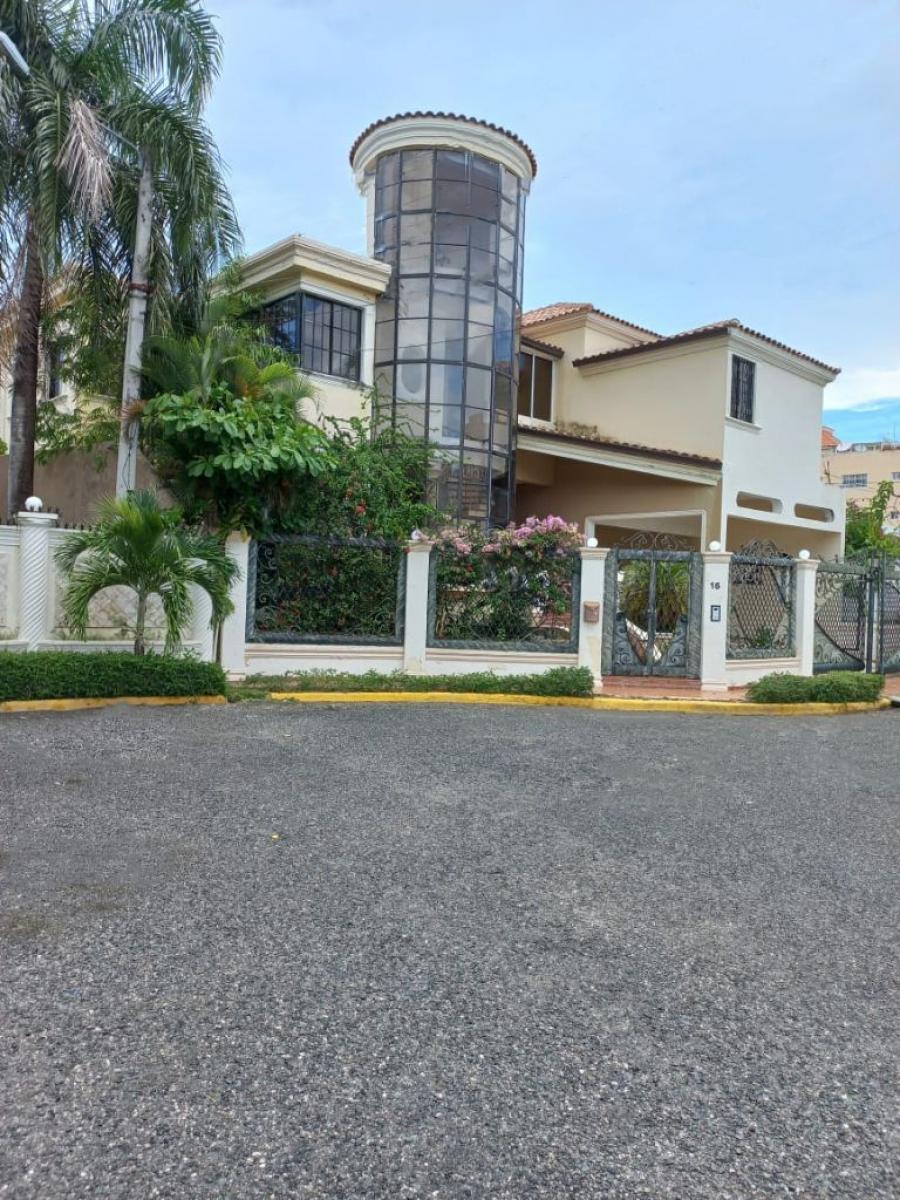 Foto Casa en Venta en Santo Domingo Este, Santo Domingo - U$D 400.000 - CAV22716 - BienesOnLine