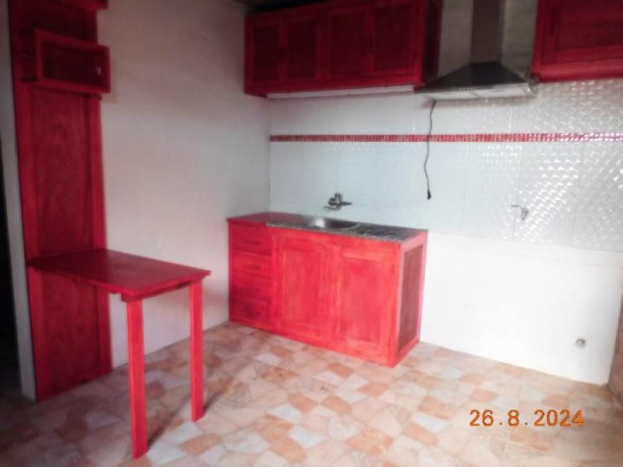 ALQUILO Casa en San Carlos; ideal para persona sola o pareja, consta de cocina comedor, 1 dor, baño