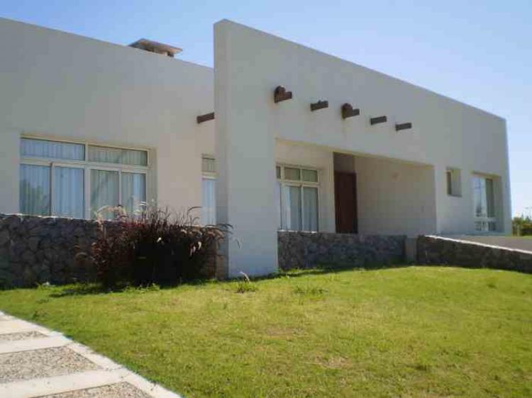 Foto Casa en Venta en Colonia del Sacramento, Colonia - U$D 400.000 - CAV3039 - BienesOnLine