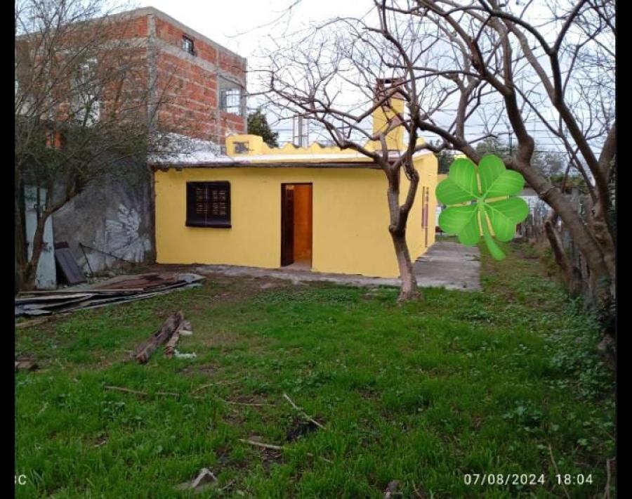 San Carlos. Vendo casa 3 dorm, terreno con amplia entrada de auto hasta el fondo. Buen punto