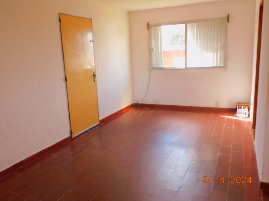 SAN CARLOS. VENDO APTO. EN PLANTA BAJA 3 DORMITORIOS EN COMPLEJO CÉNTRICO, TERRAZA, ESTACIONAMIENTO.