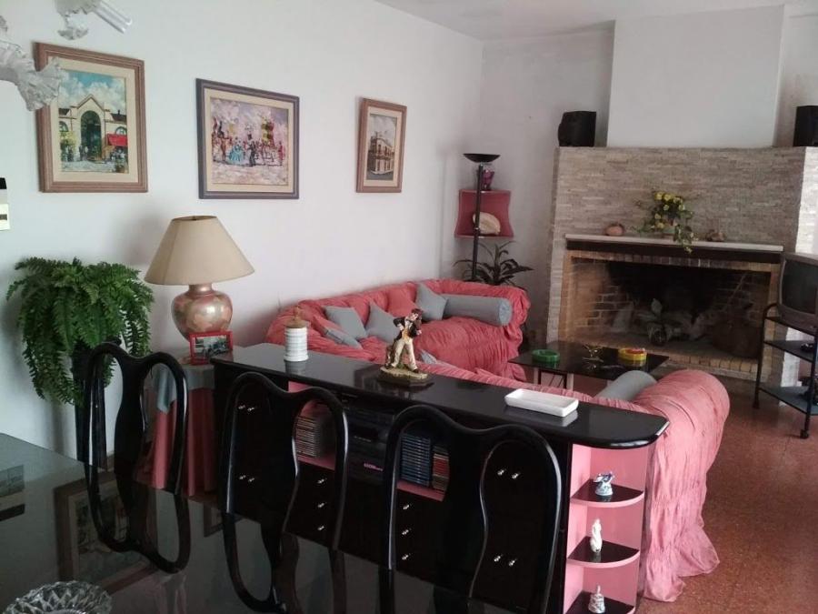 Foto VENDO-PERMUTO/ CASA MUY AMPLIA EN SAN CARLOS. 4 DORM.3 BAÑOS,GARAJE DOBLE.PLENO CENTRO.IMPECABLE CAV7237