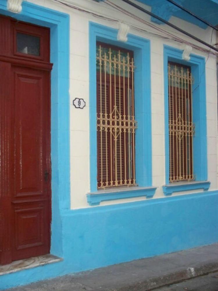 Fotos de Casa recién restaurada, 130m2, a un costado de la Plaza Carlos  III, Centro Habana, Cuba. Anuncio: CAV439