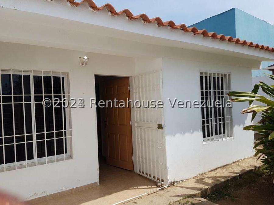 +58 414-6954944 MLS #24-16986 En Alquiler Casa en Conjunto Residencial Privado . Coro