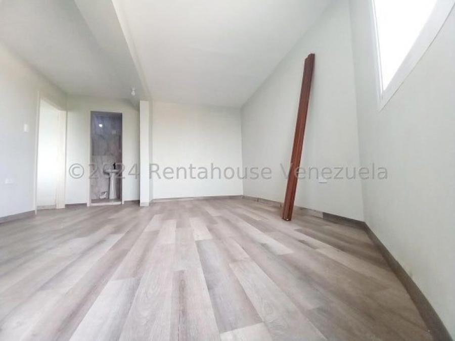 +58 414-6954944 MLS #24-23460 En Alquiler Apartamento Tipo Estudio en plena Av Manaure  Coro