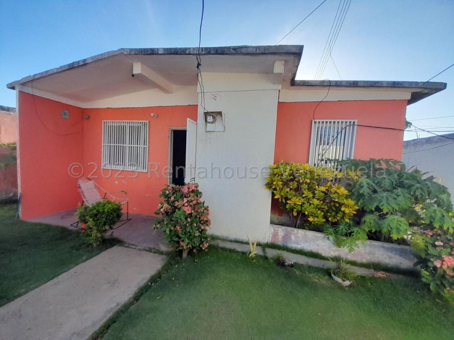 +58 414-6954944 MLS #24-6010 En Venta Acogedora Casa ubicada en Vereda de la Urb. La Velita en Coro