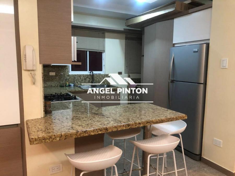 APARTAMENTO EN ALQUILER AV. EL MILAGRO RES. SANTA LUCÍA MARACAIBO API 7800