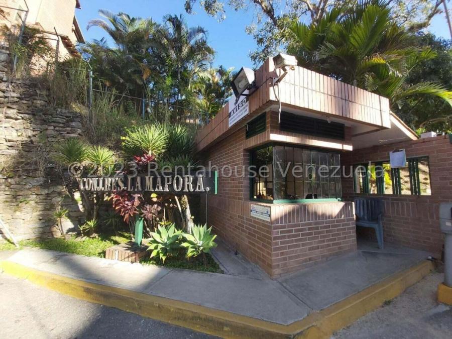 Bello y Cómodo apartamento Dúplex en Venta La Unión Caracas. Con Extenso Jardín