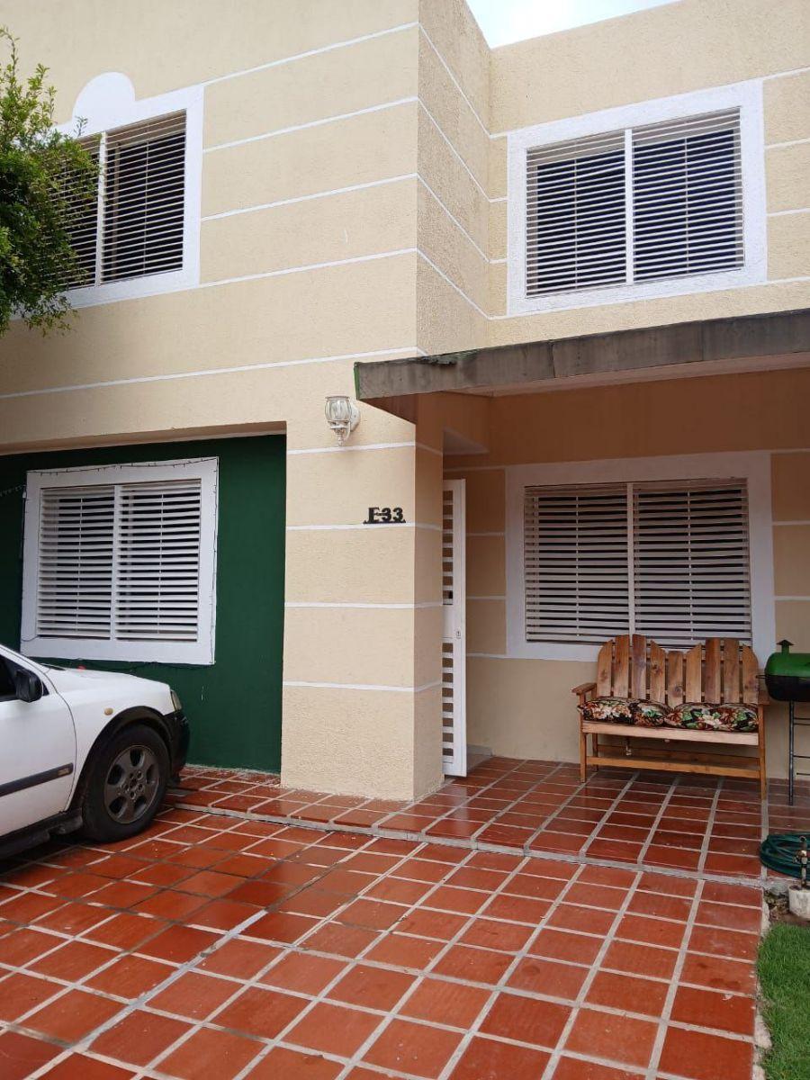 EN VENTA CASA TIPO TOWNHOUSE EN VILLA TERRAZAS DEL LAGO I CIRCUNVALACIÓN N°1. MARACAIBO 