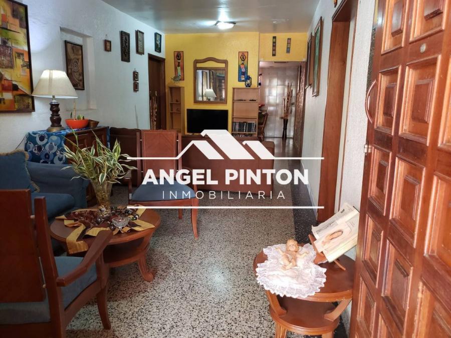 CASA EN VENTA EN URBANIZACIÓN SAN MIGUEL MARACAIBO API 6693