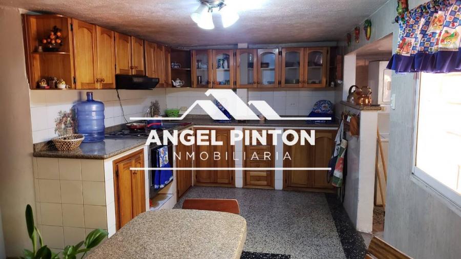 CASA EN VENTA EN URBANIZACIÓN SAN MIGUEL MARACAIBO API 6693