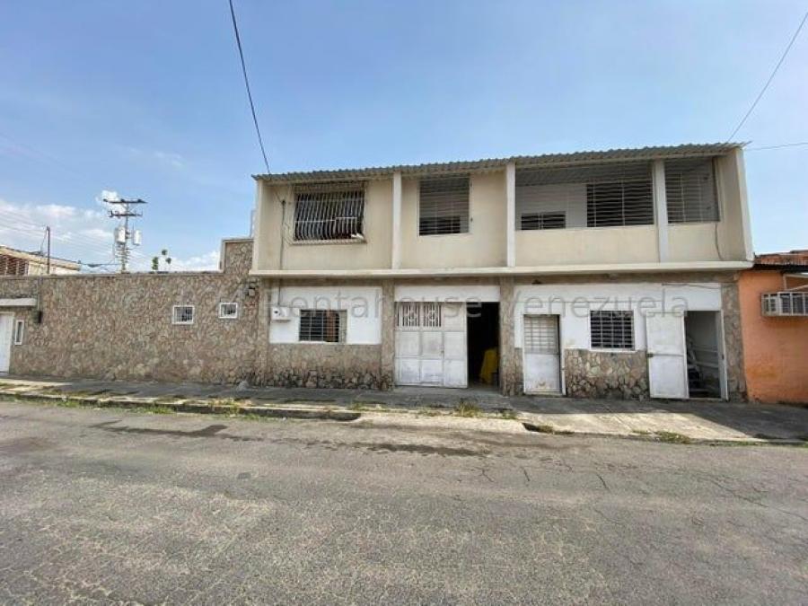 Se vende amplia casa con potencial comercial en San José. Maracay 