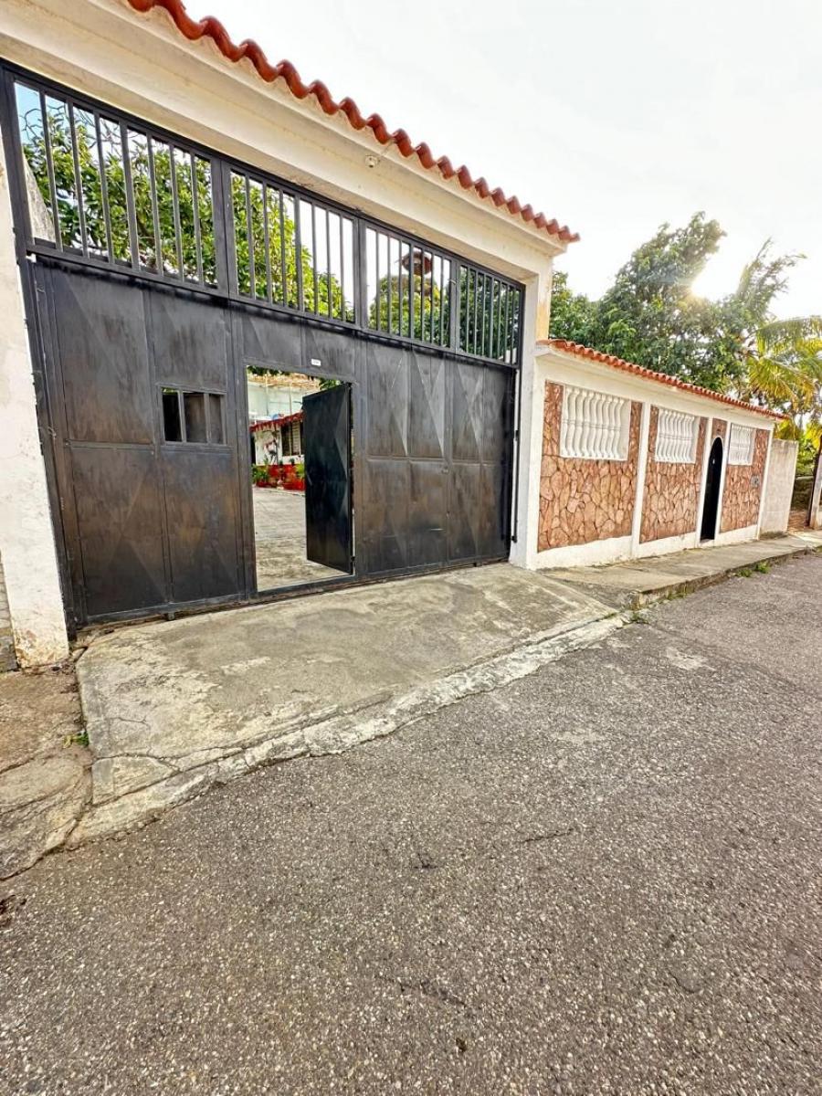  *Venta*  Casa colonial , con casa tipo apartamento incluida    *Las Tunas 2* - Agua viva .