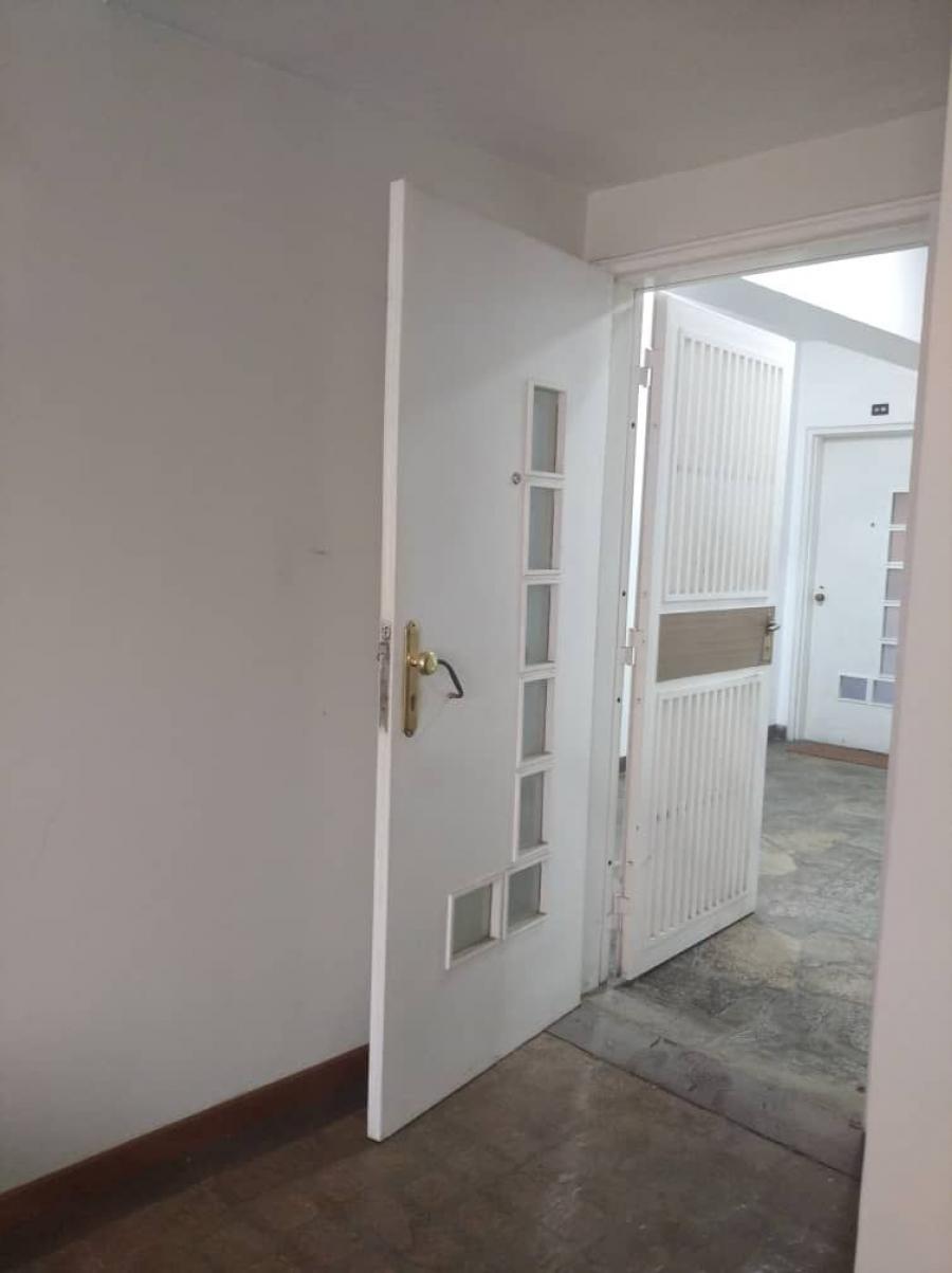 170029 VENDO APARTAMENTO EN LOS MANGOS ADA ARAQUE 04128520928