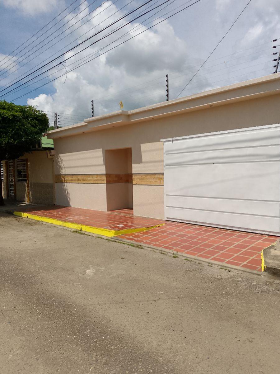 Foto Casa en Alquiler en Alto Barinas, Urb Los Lirios, Barinas - U$D 250 - CAA232585 - BienesOnLine