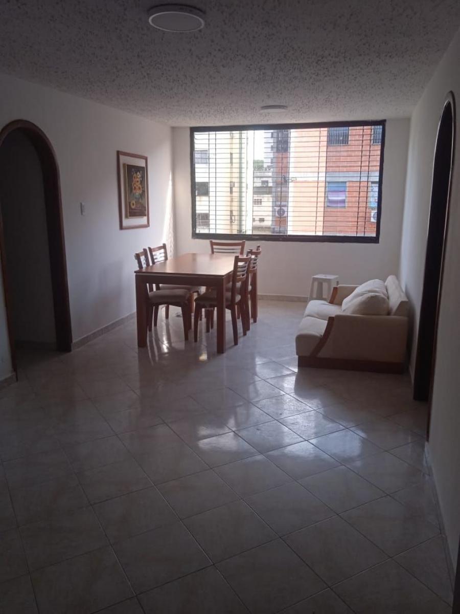 Amplio apartamento en Alquiler en Naguanagua. Piso Bajo.